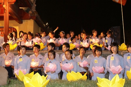 ນະຄອນ ໂຮ່ຈີມິນ ຜັນຂະຫຍາຍວັນບຸນໃຫຍ່ວິສາຂະບູຊາ ພສ 2556